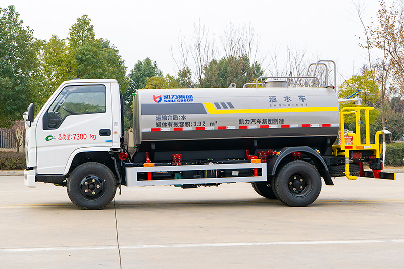 New Jiangling Shunda Water Sprinkler Truck, 5 cubic meters
