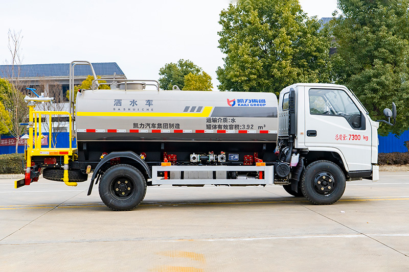 New Jiangling Shunda Water Sprinkler Truck, 5 cubic meters