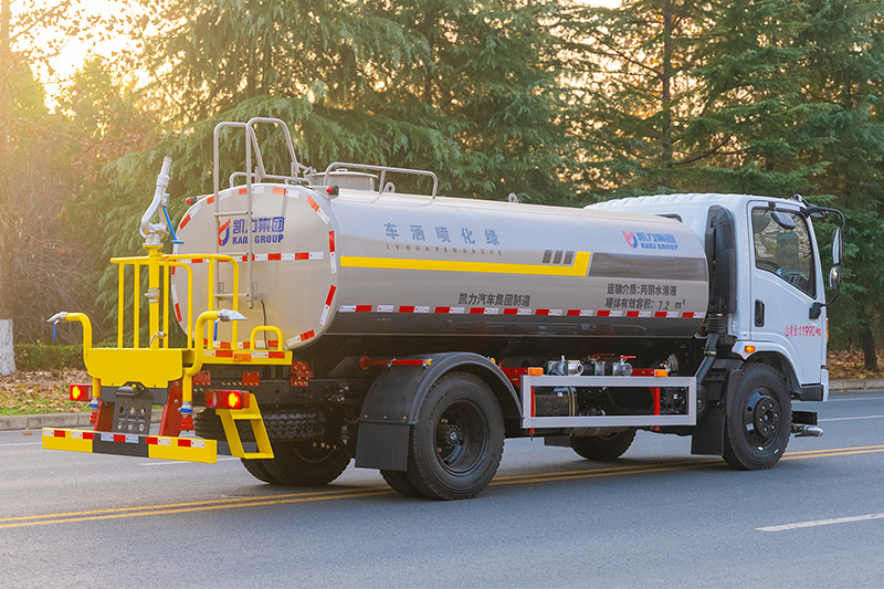 New Huasheng T1 Water Sprinkler Truck, 9.3 cubic meters