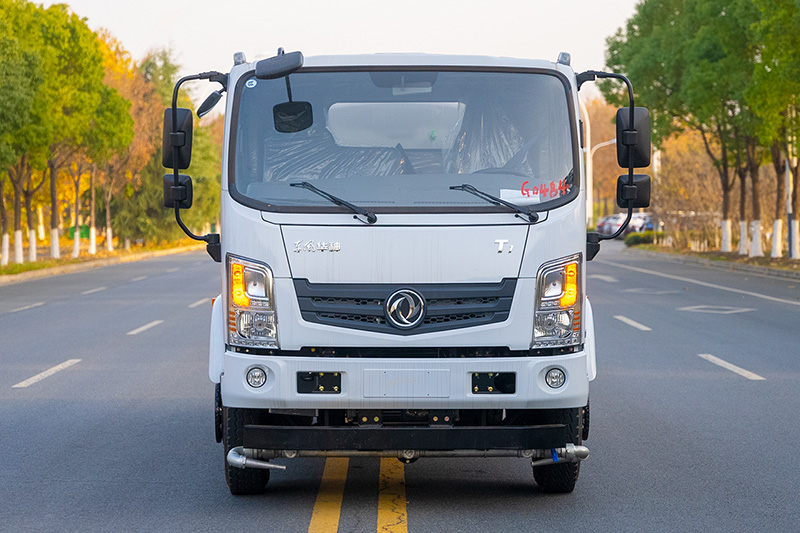 New Huasheng T1 Water Sprinkler Truck, 9.3 cubic meters