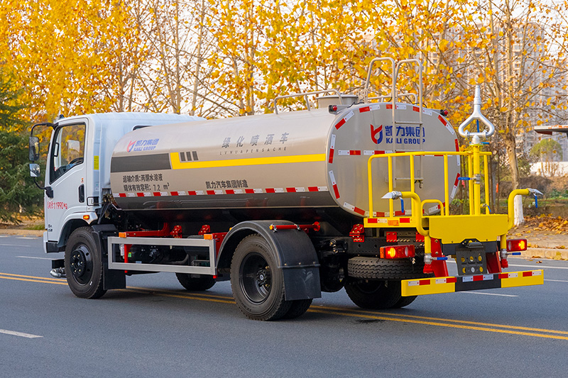 New Huasheng T1 Water Sprinkler Truck, 9.3 cubic meters