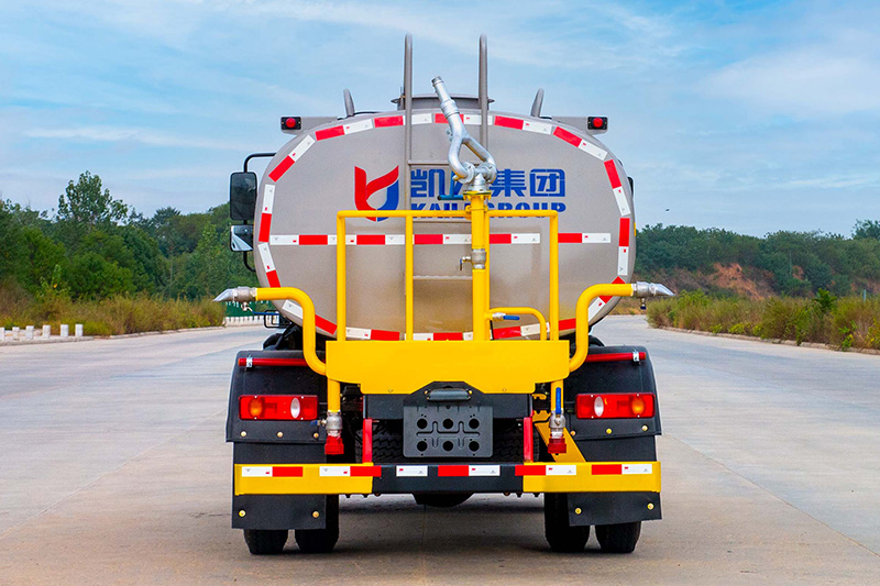 New Huasheng T3 Water Sprinkler Truck, 9.3 cubic meters