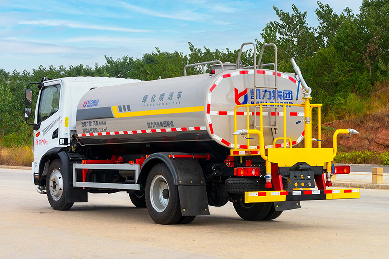 New Huasheng T3 Water Sprinkler Truck, 9.3 cubic meters