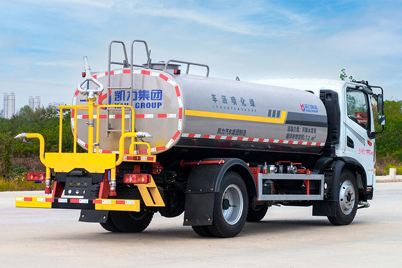 New Huasheng T3 Water Sprinkler Truck, 9.3 cubic meters