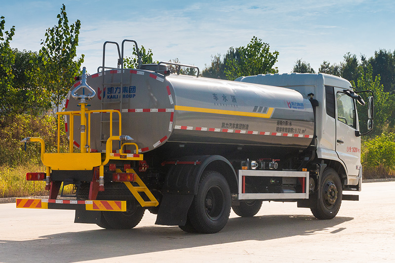 New Tianjin Water Sprinkler Truck, 12 cubic meters
