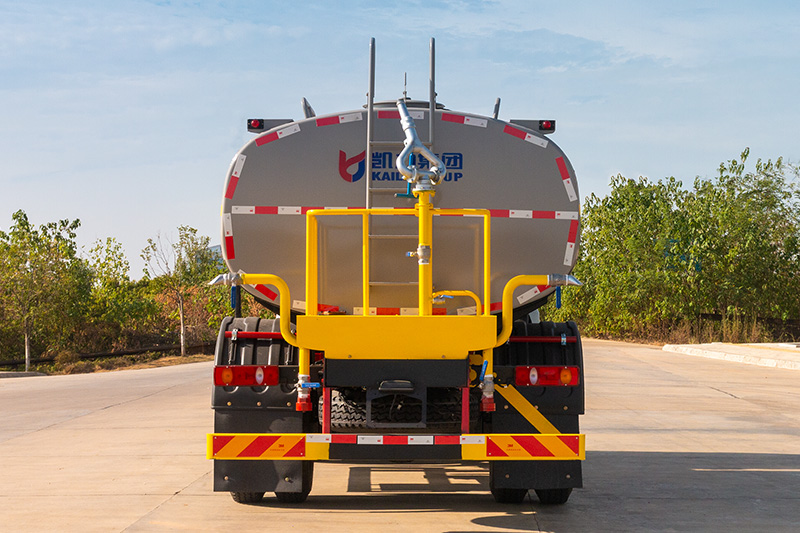 New Tianjin Water Sprinkler Truck, 12 cubic meters