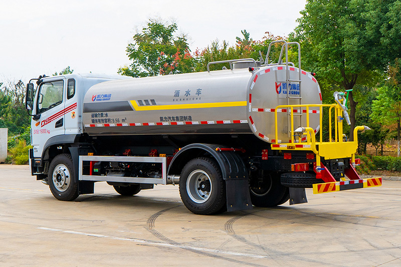 New Huasheng DV3 12-cubic-meter Water Sprinkler Truck