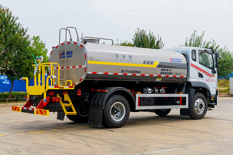 New Huasheng DV3 12-cubic-meter Water Sprinkler Truck