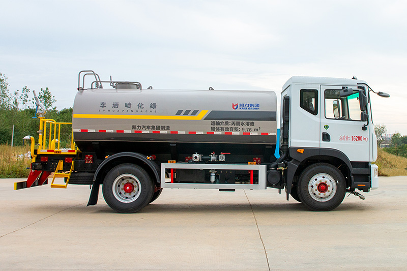 New Dongfeng D9 Water Sprinkler Truck, 12 cubic meters