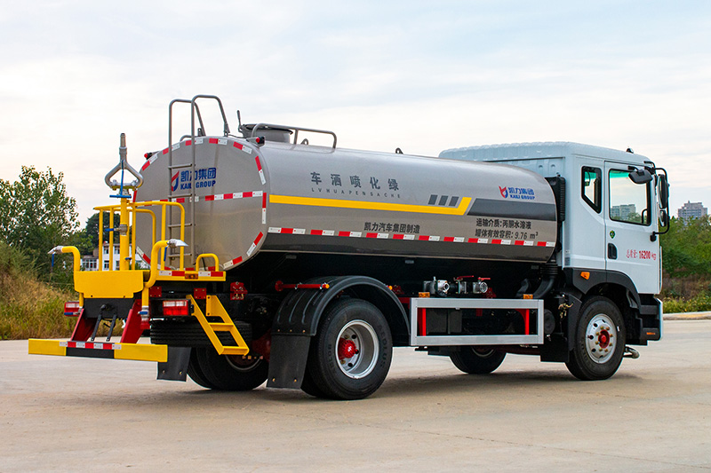 New Dongfeng D9 Water Sprinkler Truck, 12 cubic meters
