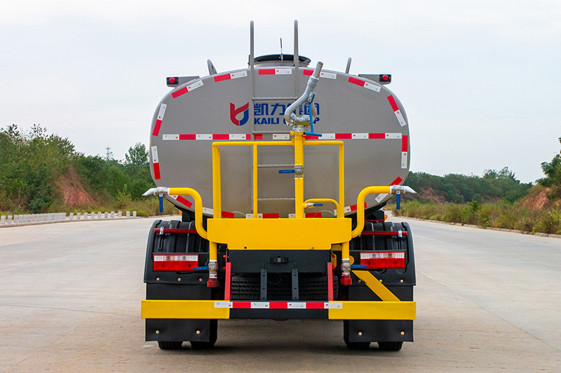 New Dongfeng D9 Water Sprinkler Truck, 12 cubic meters