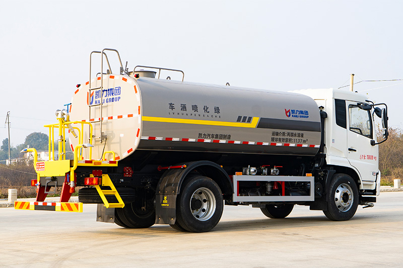 New Tianjin 3950 Water Sprinkler Truck, 14 cubic meters