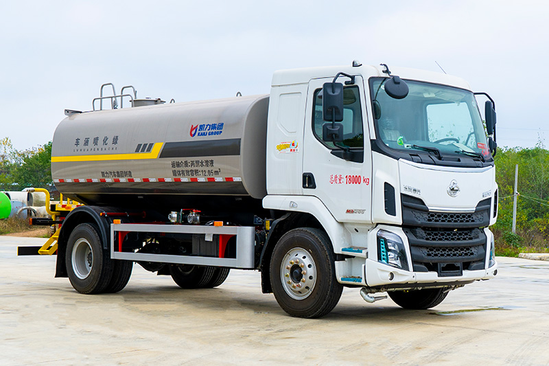 New Dongfeng Liuzhou Motor 14-cubic-meter Water Sprinkler Truck