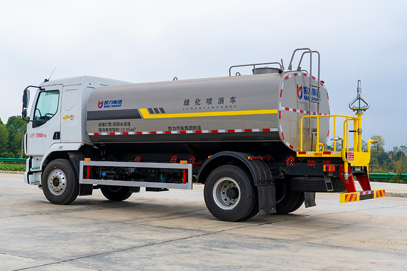 New Dongfeng Liuzhou Motor 14-cubic-meter Water Sprinkler Truck