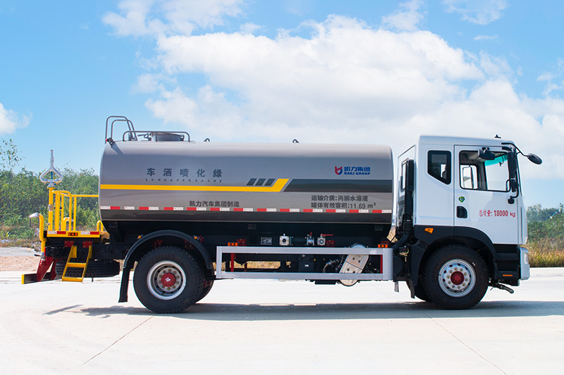 Dongfeng D9 Water Sprinkler Truck (4500)  15.1 cubic meters