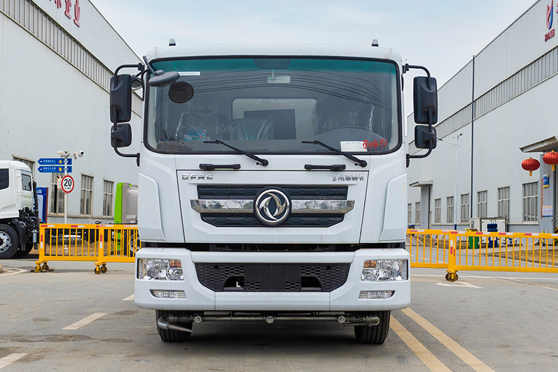 New 3950 Dongfeng D9 Water Sprinkler Truck  15.1 cubic meters