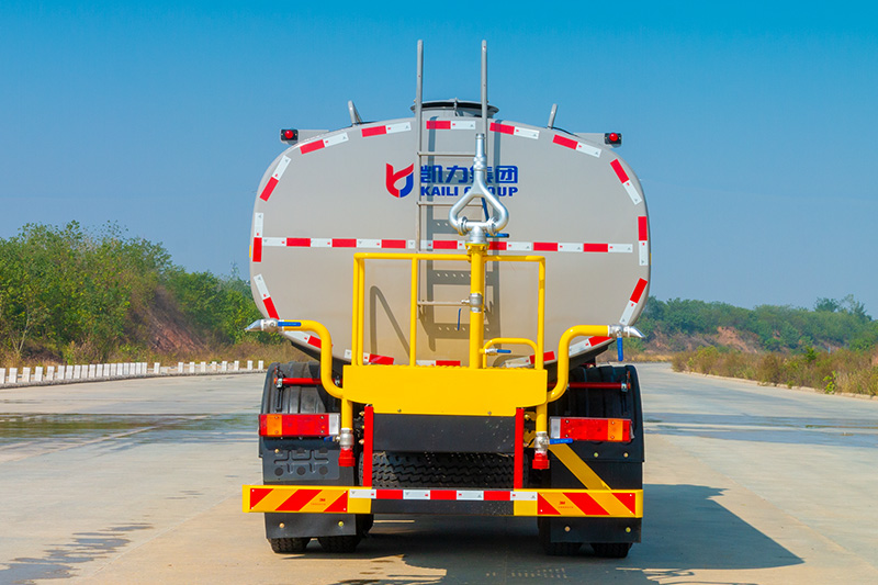 New Huasheng T5 Dual-Axle Water Sprinkler Truck, 19 cubic meters