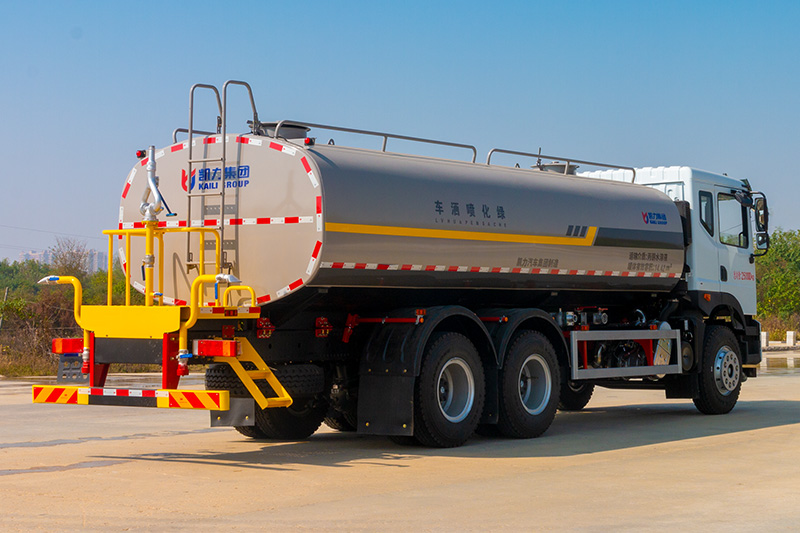 New Huasheng T5 Dual-Axle Water Sprinkler Truck, 22 cubic meters
