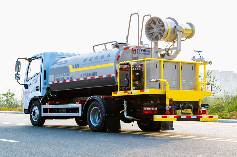 Dongfeng Xiaodolika Fog Cannon Truck, 5.2 cubic meters