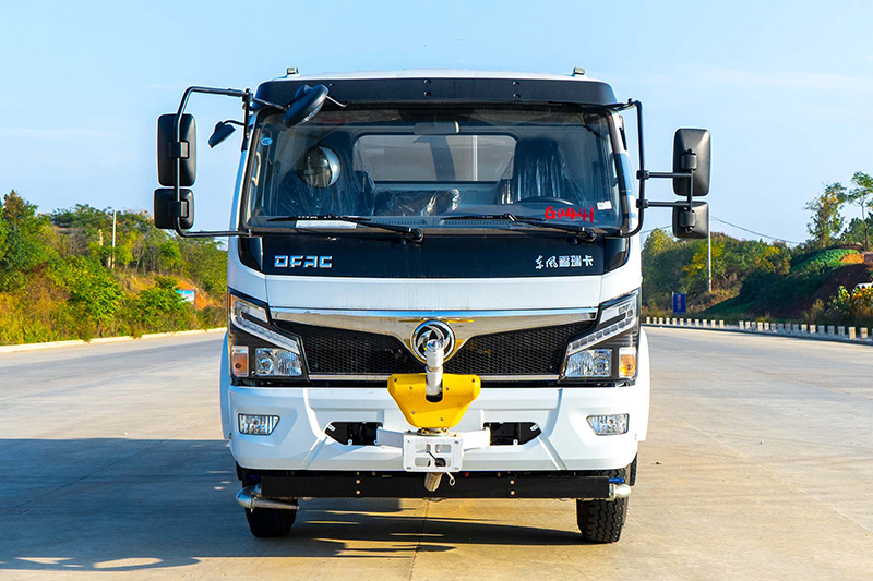 Dongfeng Dafurika Fog Cannon Truck, 8.8 cubic meters