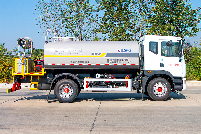 Dongfeng D9 3950 Wheelbase Fog Cannon Truck  12.2 cubic meters