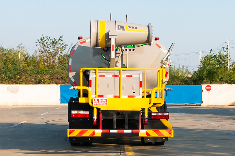 Dongfeng D9 3,950 mm Wheelbase Fog Cannon Truck, 13 cubic meters