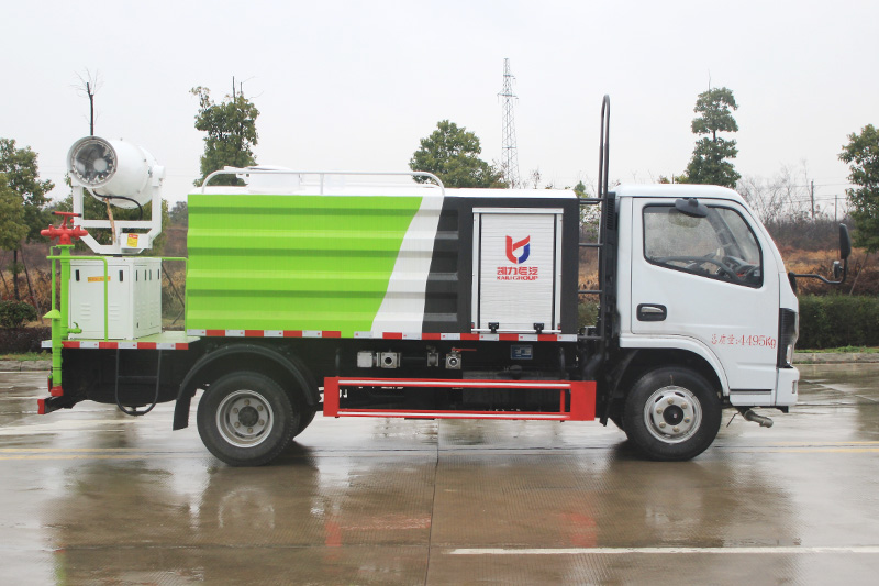 Dongfeng D6 Dust Suppression Truck (Square Tank) 4.5 cubic meters (Mist Cannon 30–40 meters)