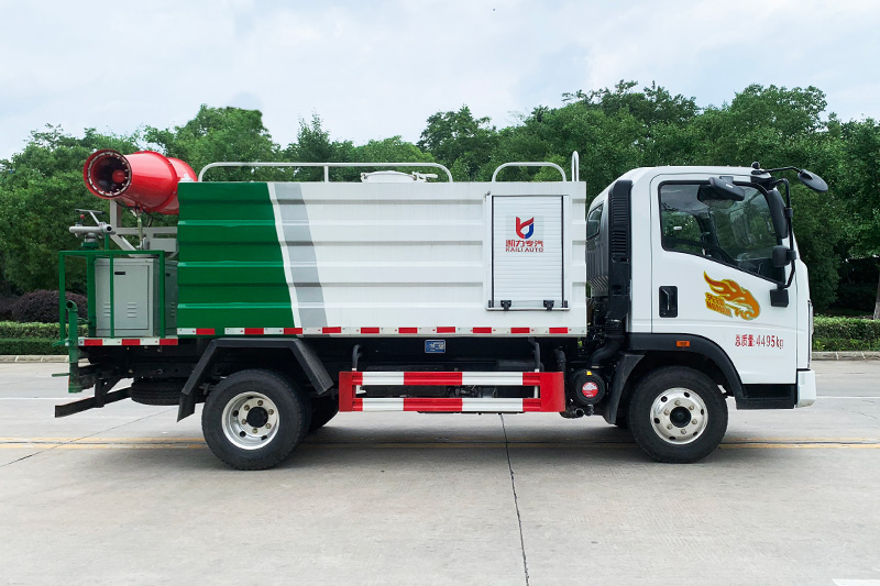 Sinotruk Haoman Dust Suppression Truck (Square Tank) 4.5 cubic meters (Mist Cannon Range: 30–40 meters)
