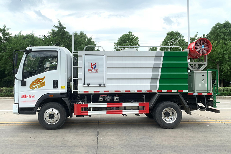 Sinotruk Haoman Dust Suppression Truck (Square Tank) 4.5 cubic meters (Mist Cannon Range: 30–40 meters)