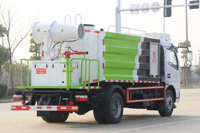 Dongfeng D7 Dust Suppression Truck (Square Tank) 7.5 cubic meters (Mist Cannon 30–40 meters)