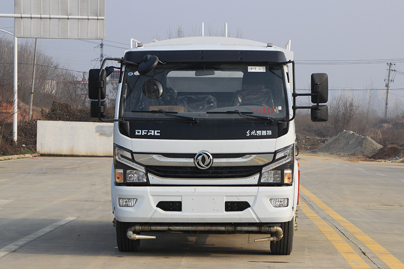 Dongfeng D7 Dust Suppression Truck (Square Tank) 7.5 cubic meters (Mist Cannon 30–40 meters)