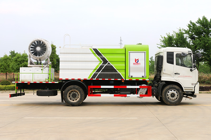 Dongfeng Tianjin Dust Suppression Truck (Square Tank) 11.5 cubic meters (Mist Cannon 30–100 meters)