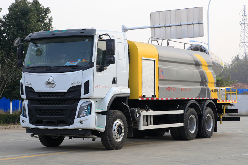 Liuzhou Automobile H5 Rear Twin-Axle Dust Suppression Truck (Wedge-Shaped Square Tank) (Mist Cannon Range: 80–120 Meters) 17 Cubic Meters