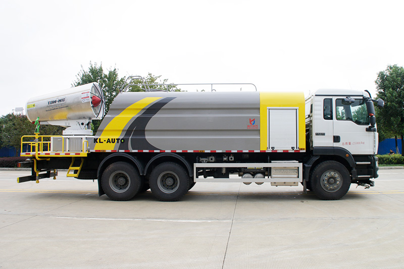 Sinotruk Rear Twin-Axle Dust Suppression Truck (Wedge-Shaped Square Tank) (Mist Cannon Range: 80–120 m) 17 m³
