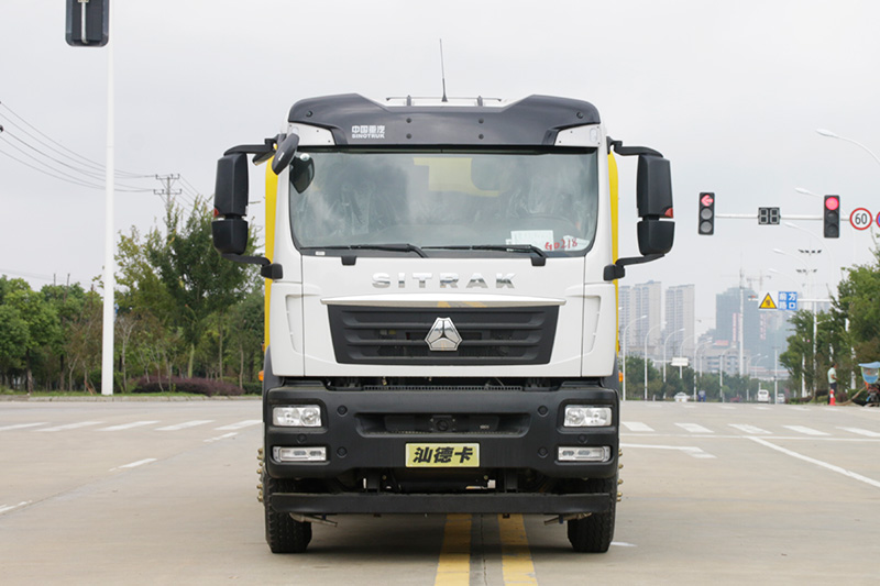 Sinotruk Rear Twin-Axle Dust Suppression Truck (Wedge-Shaped Square Tank) (Mist Cannon Range: 80–120 m) 17 m³