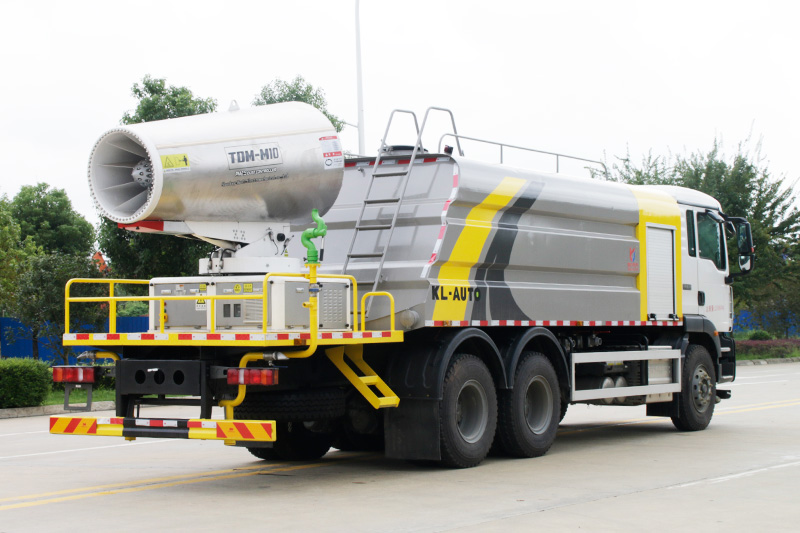 Sinotruk Rear Twin-Axle Dust Suppression Truck (Wedge-Shaped Square Tank) (Mist Cannon Range: 80–120 m) 17 m³