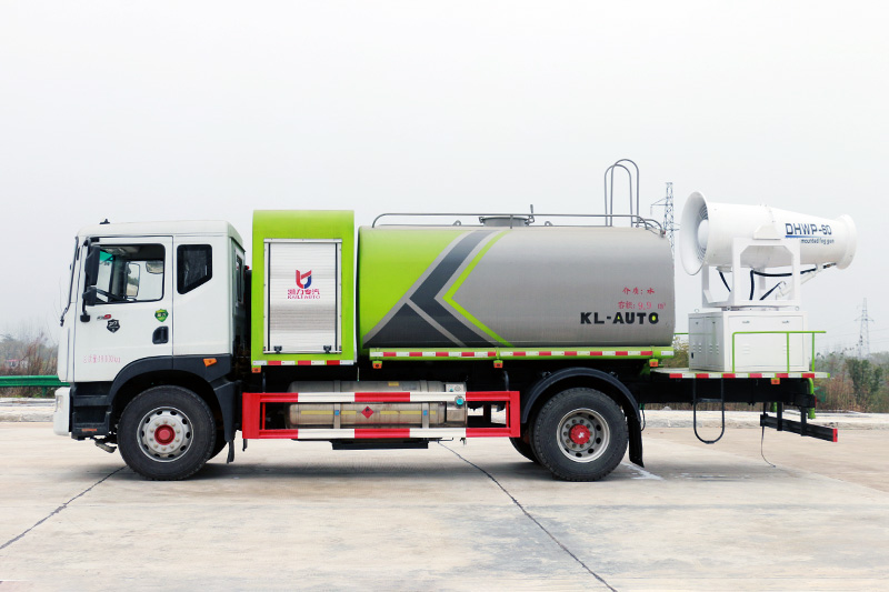 Dongfeng D9 Natural Gas Dust Suppression Truck (Round Tank) 9.45 cubic meters (Mist Cannon 30–100 meters)