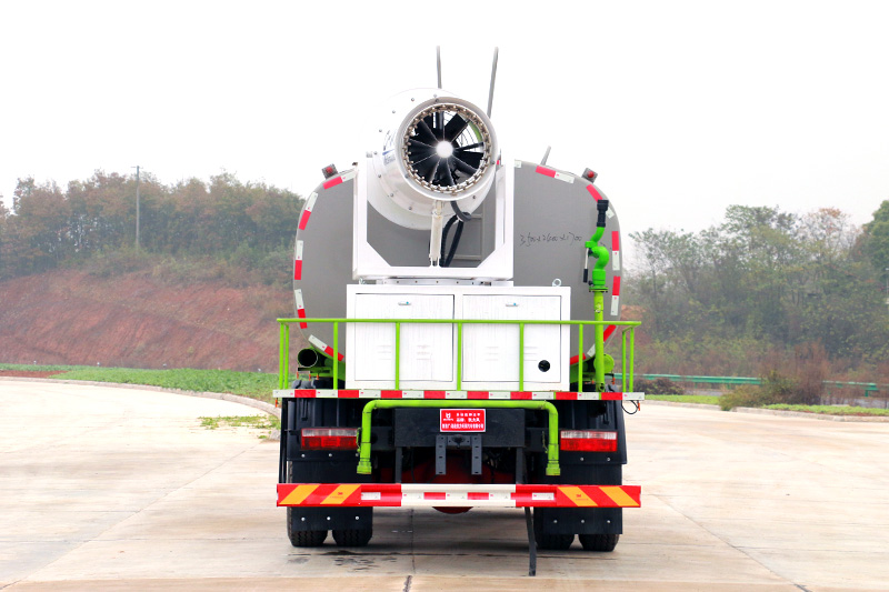 Dongfeng D9 Natural Gas Dust Suppression Truck (Round Tank) 9.45 cubic meters (Mist Cannon 30–100 meters)