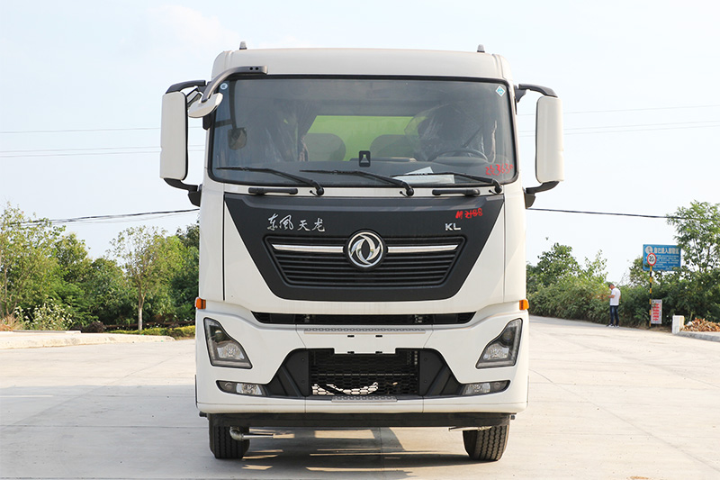 Dongfeng Tianlong Rear Twin-Axle Dust Suppression Truck (Round Tank) 18.5 cubic meters (Mist Cannon 60–100 meters)