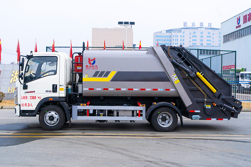 Sinotruk Howo 2023 Model 7-Cube Compactor Truck