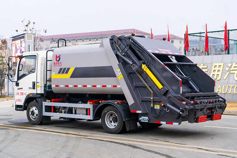 Sinotruk Howo 2023 Model 7-Cube Compactor Truck
