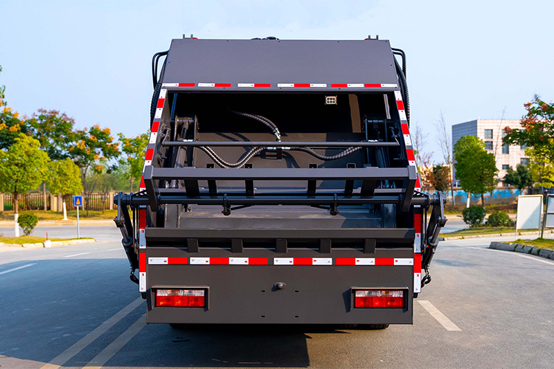 2023 Dongfeng D9 with a 4,500 mm wheelbase and 14 cubic meters of cargo capacity