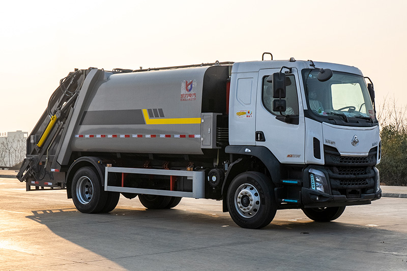 Dongfeng Liuzhou Motor 2023 Model Compactor Truck, 4,500 mm Wheelbase, 14 cubic meters