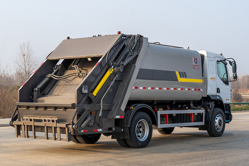Dongfeng Liuzhou Motor 2023 Model Compactor Truck, 4,500 mm Wheelbase, 14 cubic meters