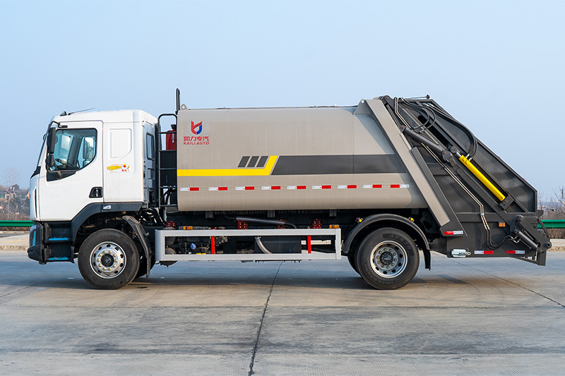 Dongfeng Liuzhou Motor 2023 Model Compactor Truck, 4,500 mm Wheelbase, 14 cubic meters