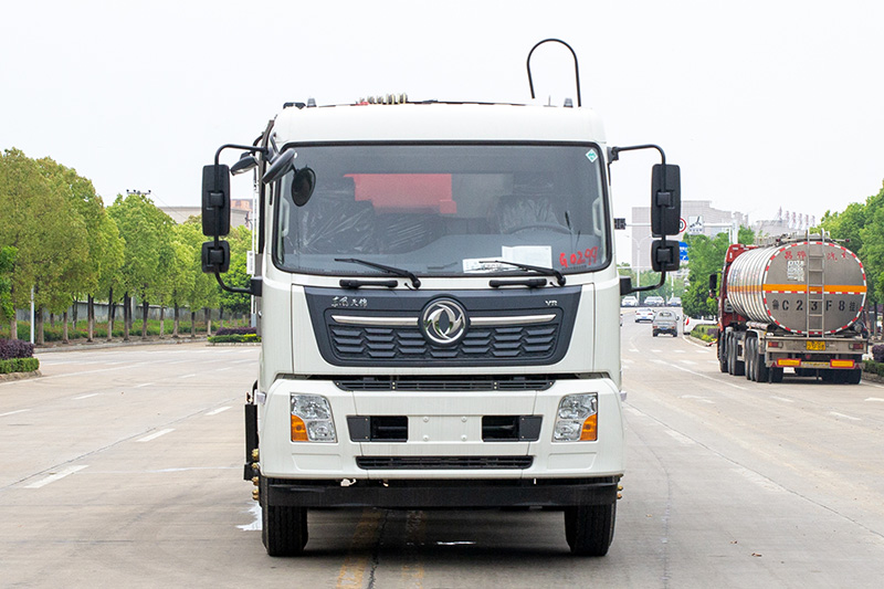 Dongfeng Tianjin 2023 Model Compactor Truck, 4,700 mm Wheelbase, 15 cubic meters