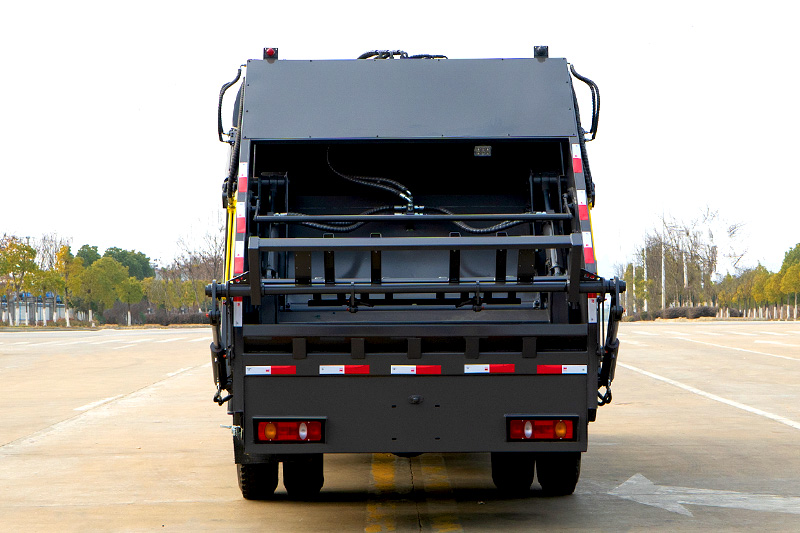 Dongfeng F5, 2023 Model Year Compactor Truck, 4,500 mm Wheelbase, 14 cubic meters