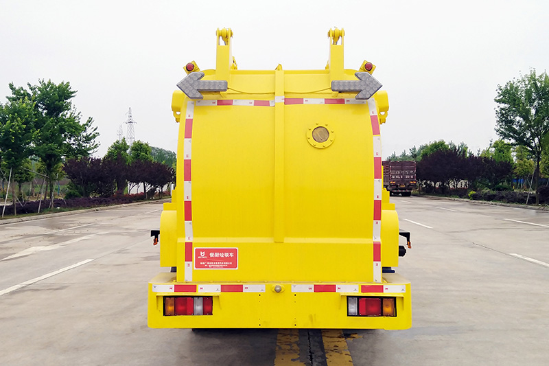 Isuzu Food Waste Collection Truck, 6-cubic-meter Tank