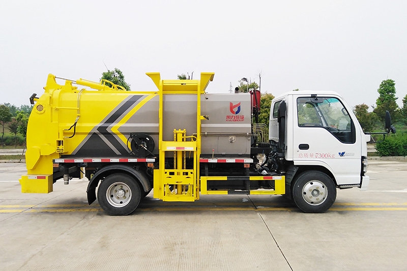 Isuzu Food Waste Collection Truck, 6-cubic-meter Tank