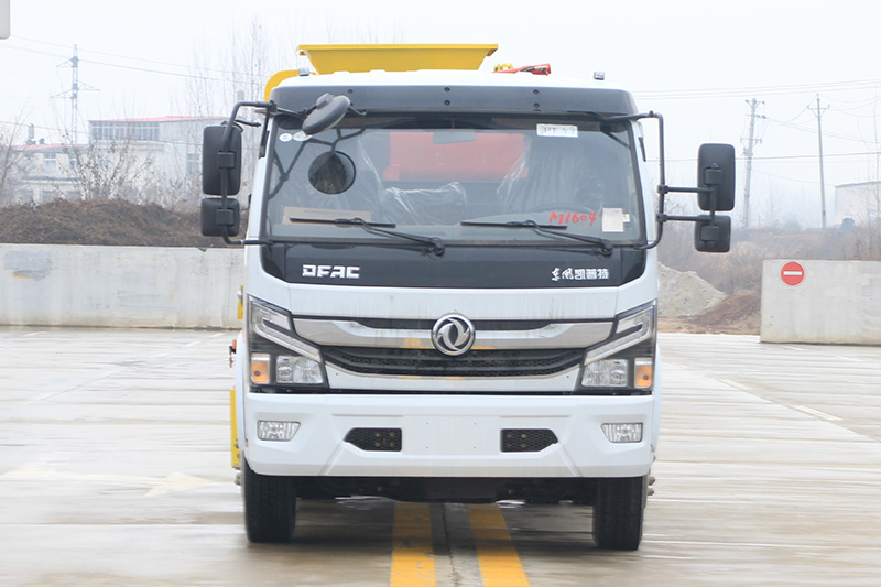 Dongfeng Daluika Food Waste Collection Truck, 8-cubic-meter Tank